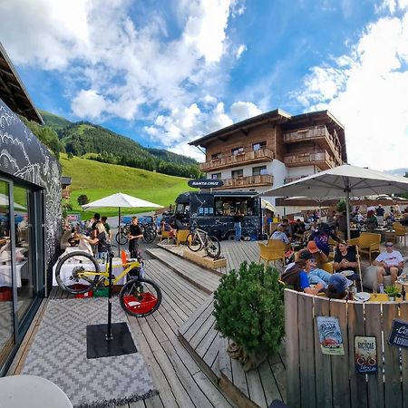 Skill Mountain Lodge - Ski Und Bike Hostel Im Sommer Mit Joker Card Зальбах-Хинтерглемм Экстерьер фото