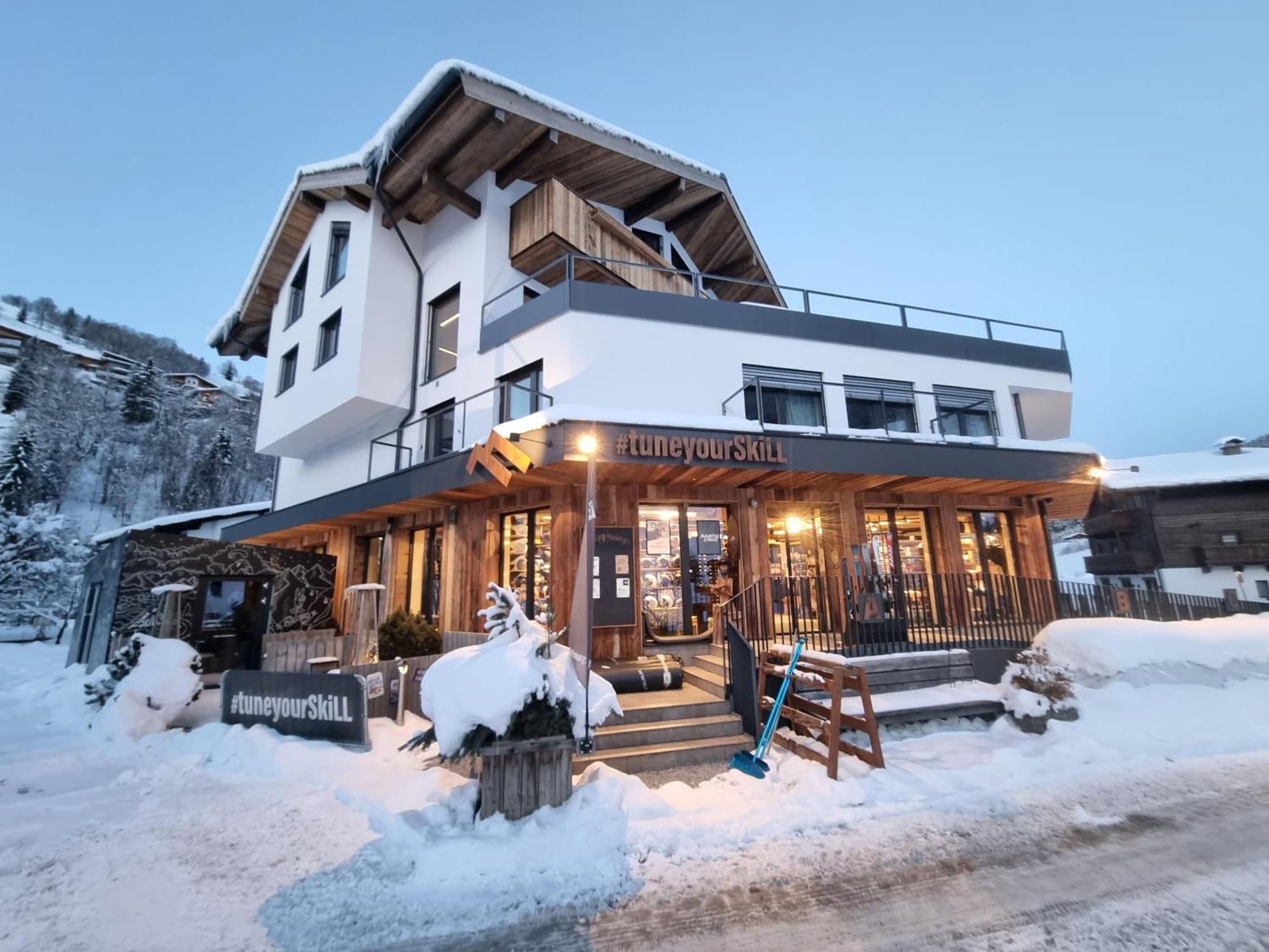 Skill Mountain Lodge - Ski Und Bike Hostel Im Sommer Mit Joker Card Зальбах-Хинтерглемм Экстерьер фото