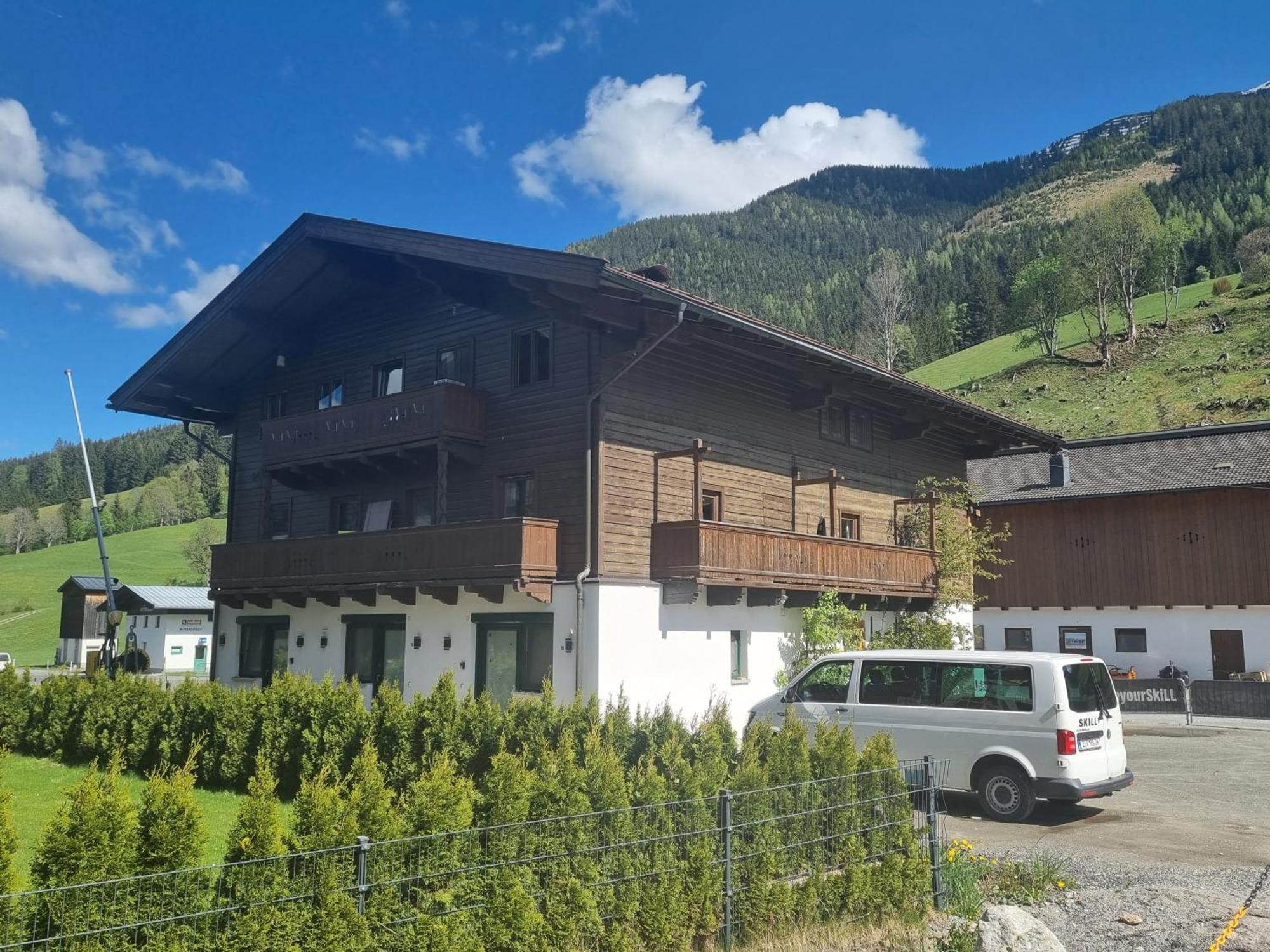 Skill Mountain Lodge - Ski Und Bike Hostel Im Sommer Mit Joker Card Зальбах-Хинтерглемм Экстерьер фото